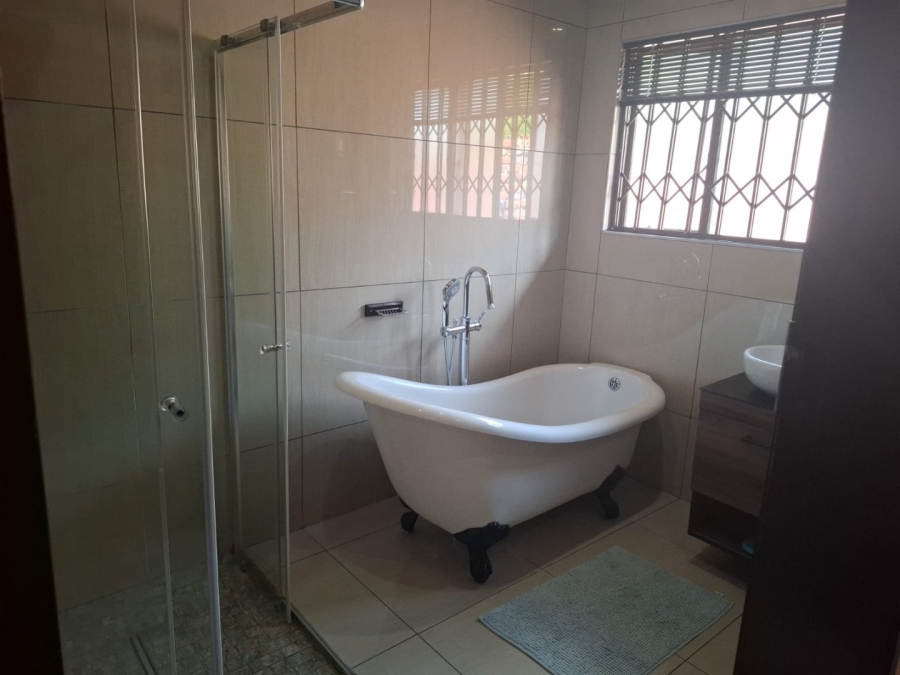 5 Bedroom Property for Sale in Fichardt Park Free State